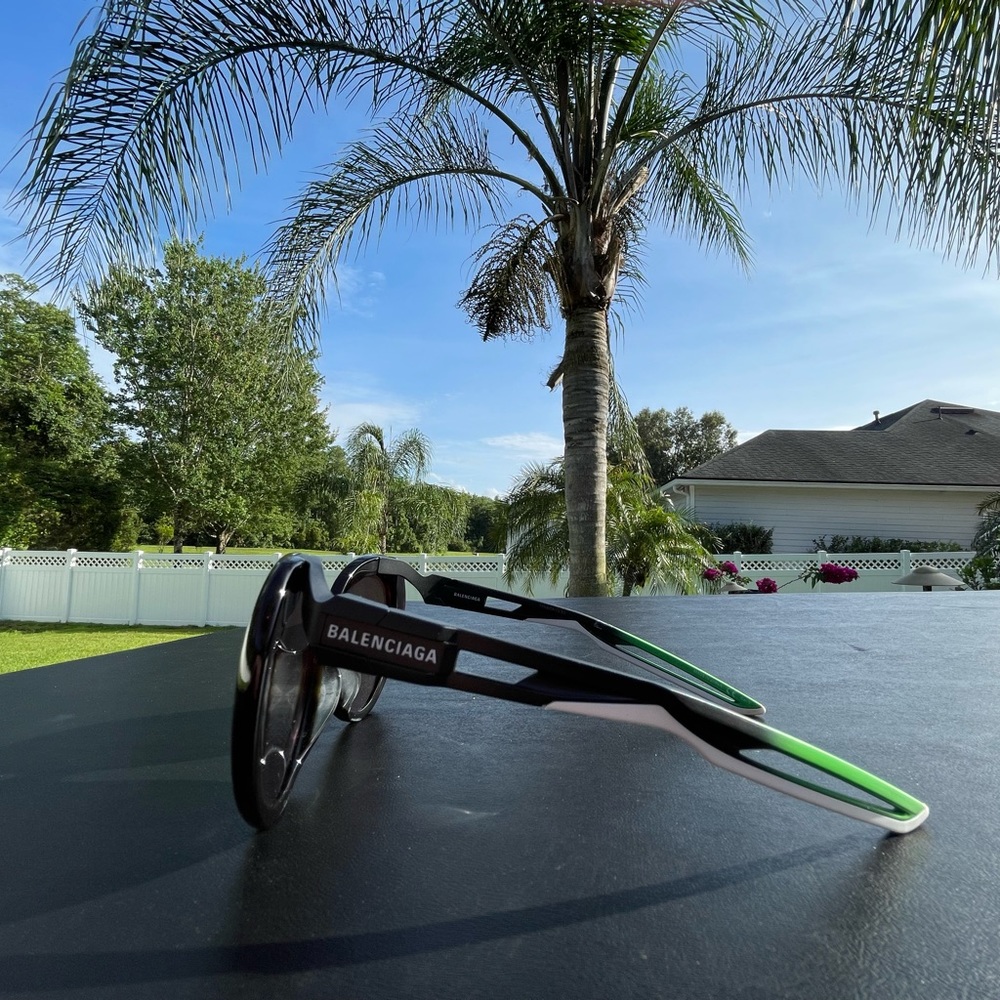 Balenciaga black, white, green sunglasses new in box - Picture 5 of 7